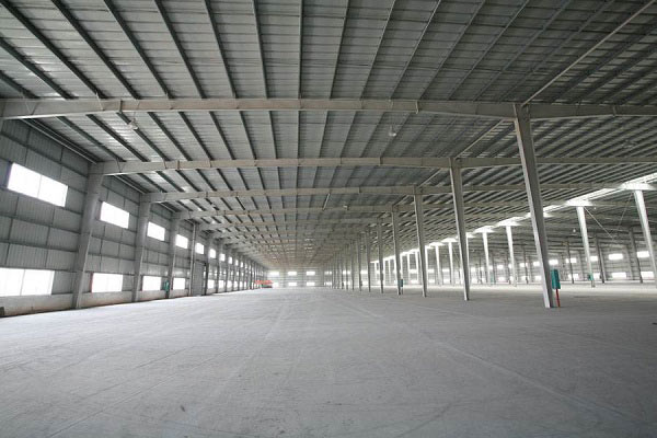 企業(yè)廠(chǎng)房倉庫建設改選鋼結構還是混凝土建筑