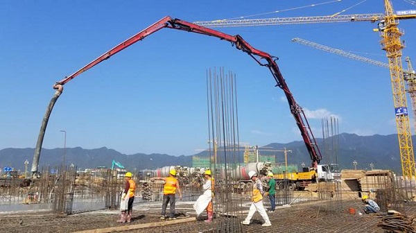 鋼筋桁架樓承板廠(chǎng)房澆筑混凝土